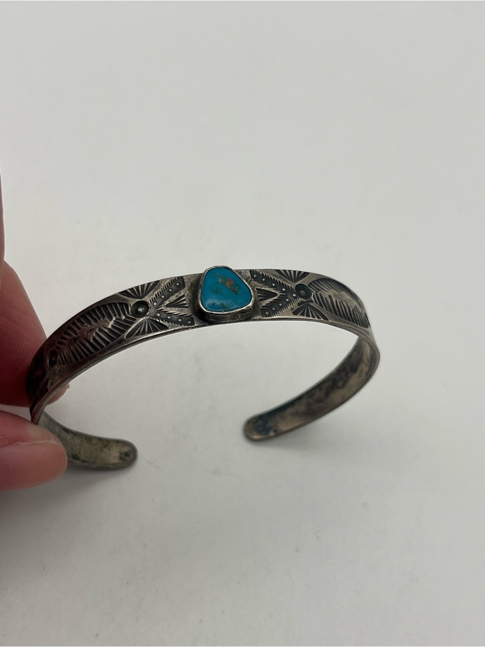 Native American sterling silver hand stamped blue stone vintage cuff bracelet - Picture 13 of 16